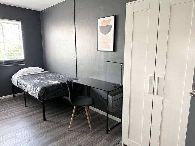 Building Photo - 832 Hilgard Ave