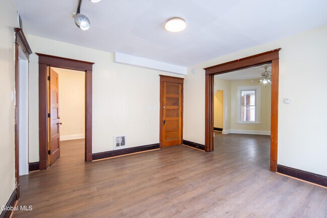 Building Photo - 22 Swan St