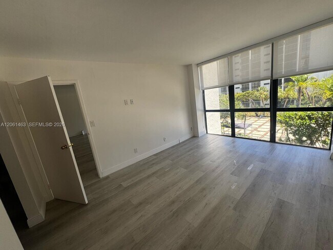 Building Photo - 17011 N Bay Rd