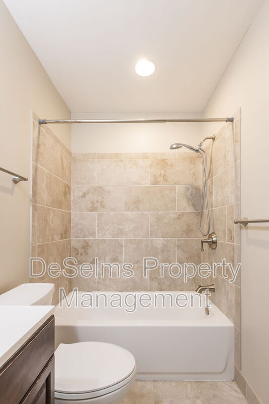 Building Photo - 5120 English Village Dr