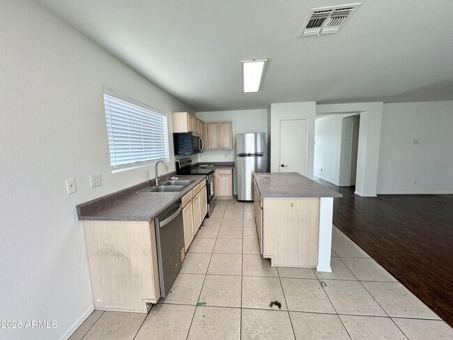 Building Photo - 8548 E Laguna Azul Ave