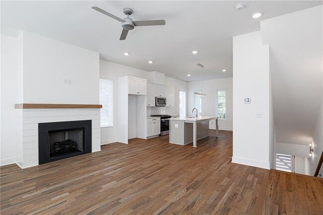 Building Photo - 1540 Millwood Pl