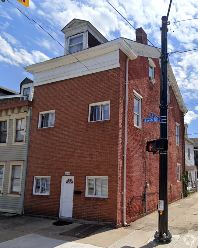 Building Photo - 2000 Sarah St