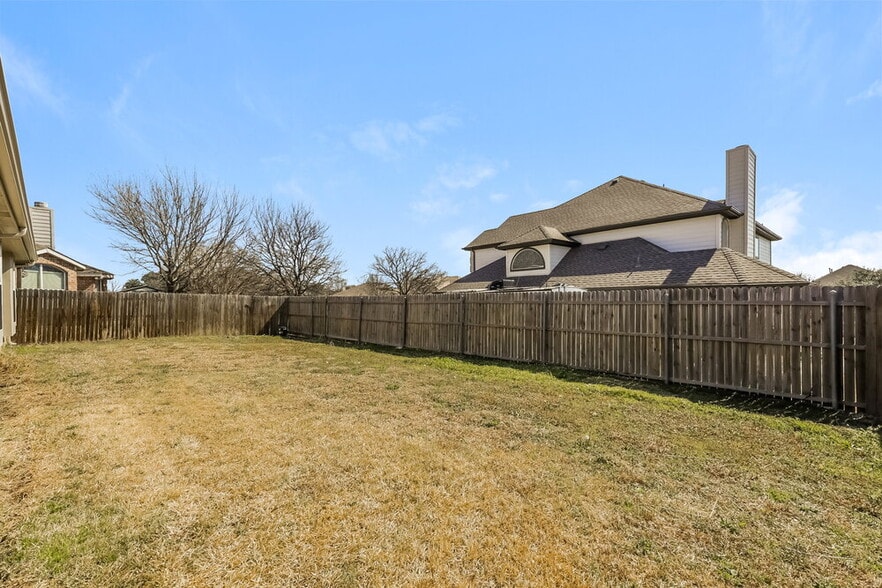 Building Photo - 5344 Elmdale Dr