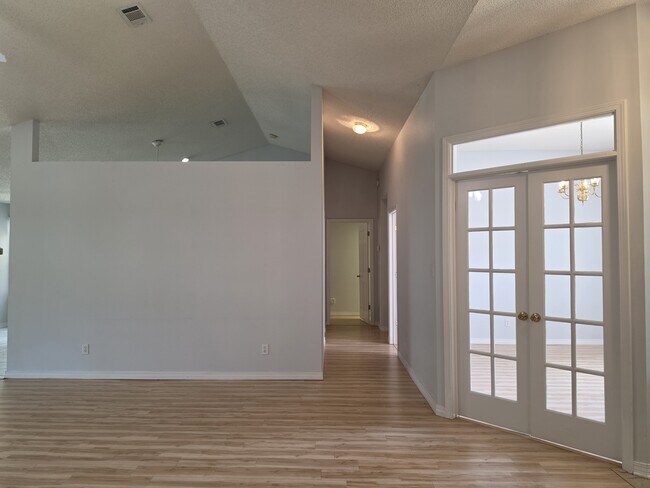 Building Photo - 6900 Calle De Caballero