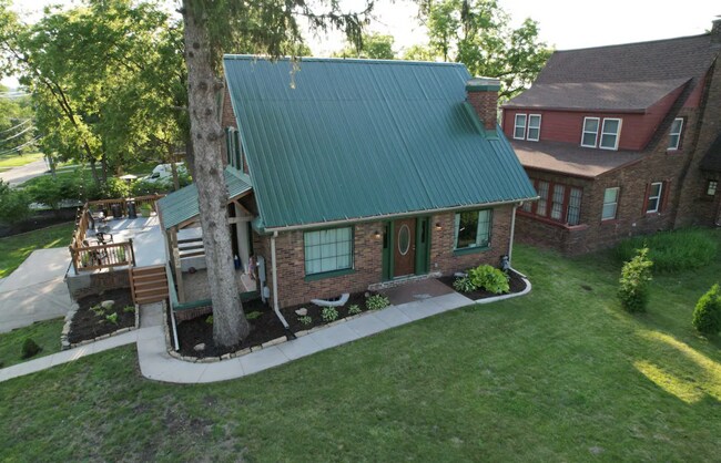 Building Photo - 802 63rd St