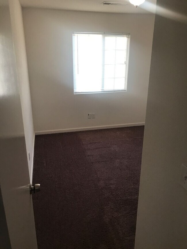 Building Photo - 620 Central Ave