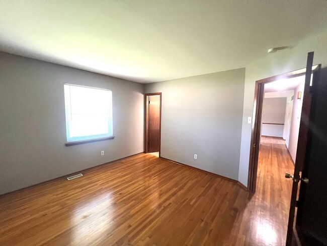 Building Photo - Move In Ready - 3 Bedroom 1.5 Bath In St. ...