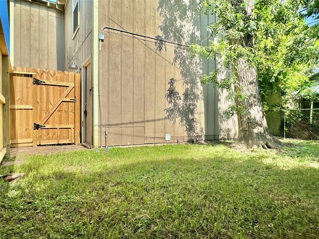 Building Photo - 114 Munford St