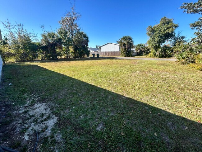 Building Photo - 606 Florida Ave