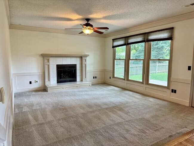 Building Photo - {12009} Available Immediately + Finished Lower Level + Olathe Schools