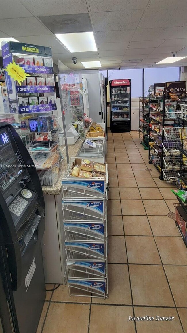 Building Photo - 540 Brickell Key Dr