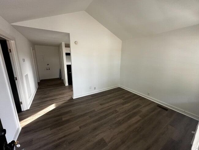 Primary Photo - 749 Mt Hope St