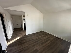 Building Photo - 749 Mt Hope St