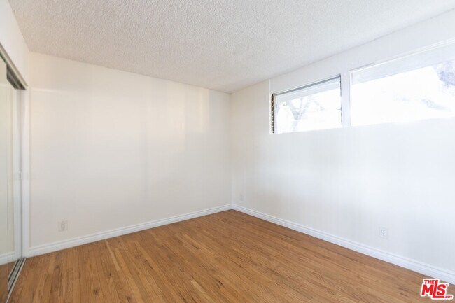 Building Photo - 11131 Rose Ave