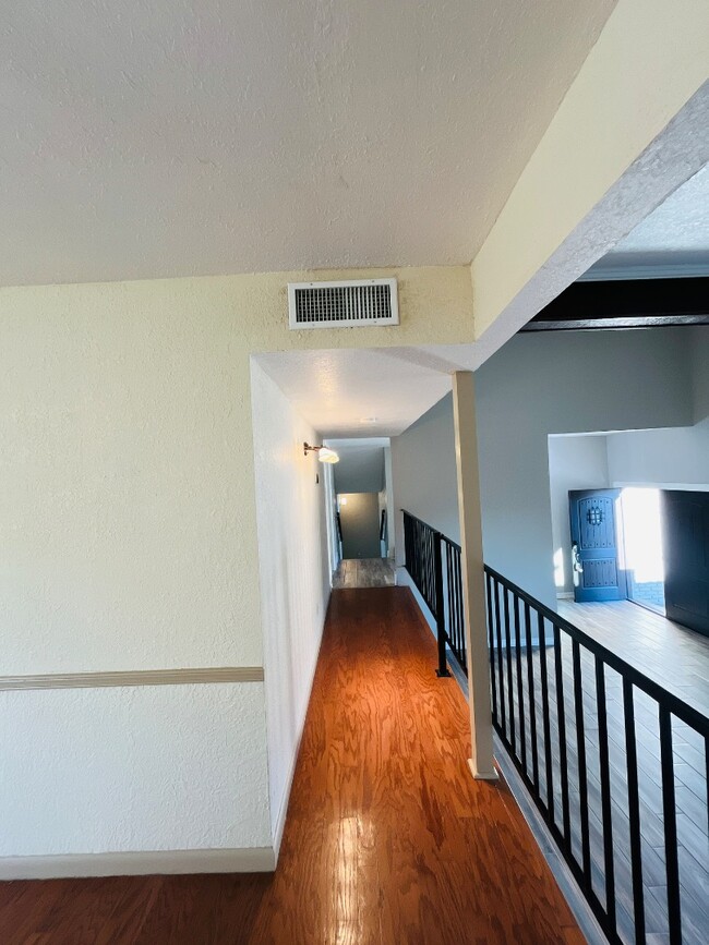 Building Photo - 6407 Los Altos Dr