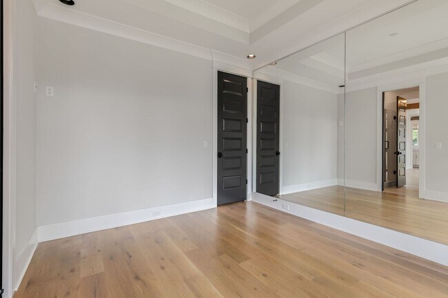 Building Photo - BEAUTIFUL CUSTOM BUILT HOME. 12 SOUTH ACRO...