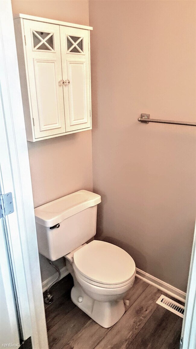 Building Photo - 2 br, 1.5 bath Condo - Concord Village Con...