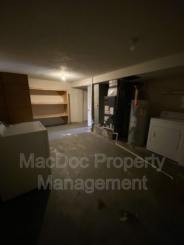 Building Photo - 2331 McClellan Ct