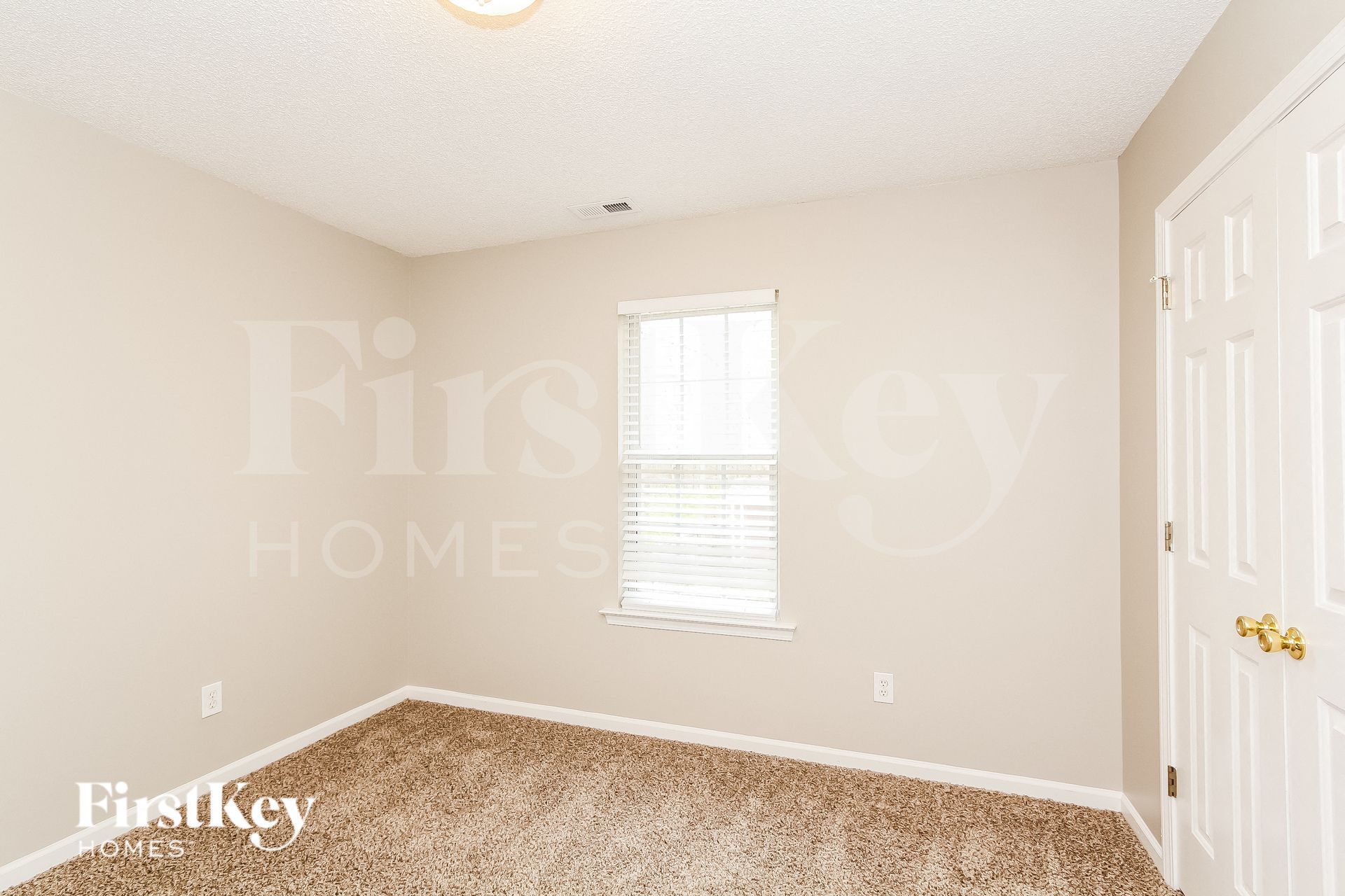 Building Photo - 164 Silver Birch Ln