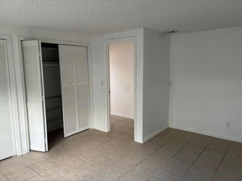 Building Photo - 9035 Arndale Cir