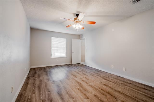 Building Photo - 1321 Mercedes St