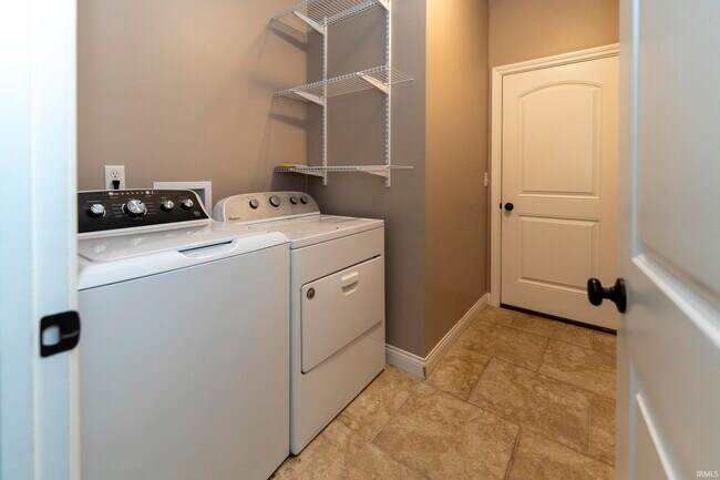 Building Photo - 8838 Hedgewood Ct