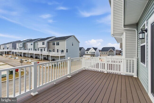 Building Photo - 410 18th Ave