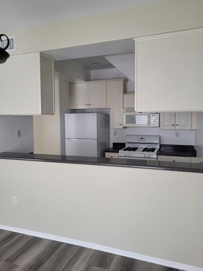 Building Photo - 15200 Sherman Way