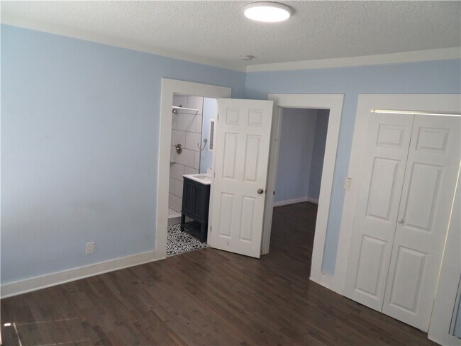 Building Photo - 3923 Normandie Ave