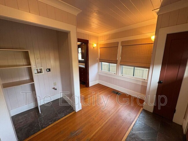 Building Photo - 820 S Court St