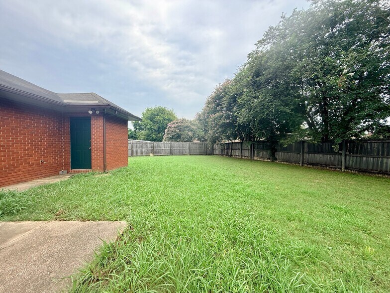 Building Photo - 6630 Stable Gate Ct