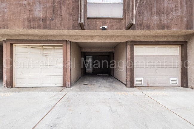 Building Photo - MOVE IN SPECIAL! - HALF MONTH OFF NOV RENT...