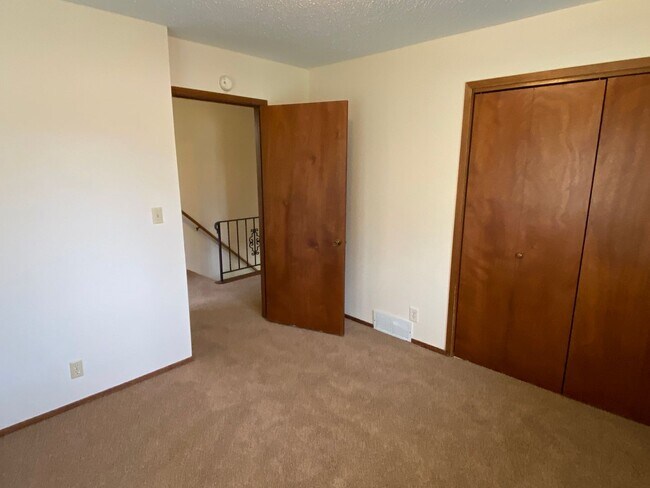 Building Photo - 308 Jewel Dr