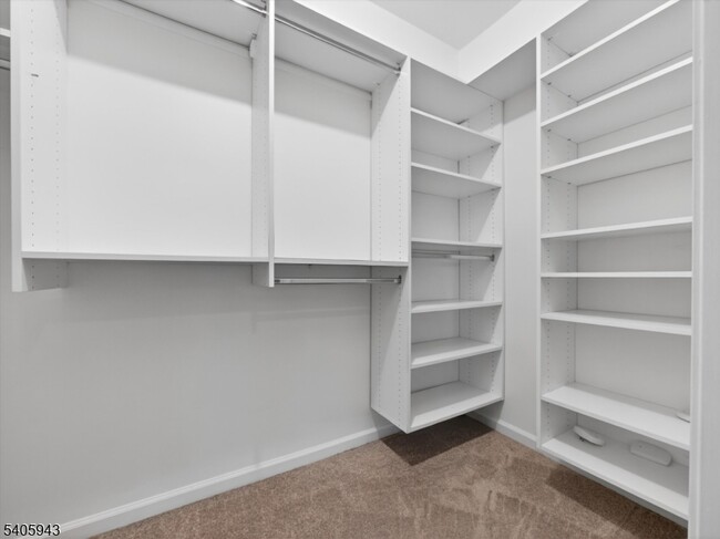 Building Photo - 124 Barclay Dr