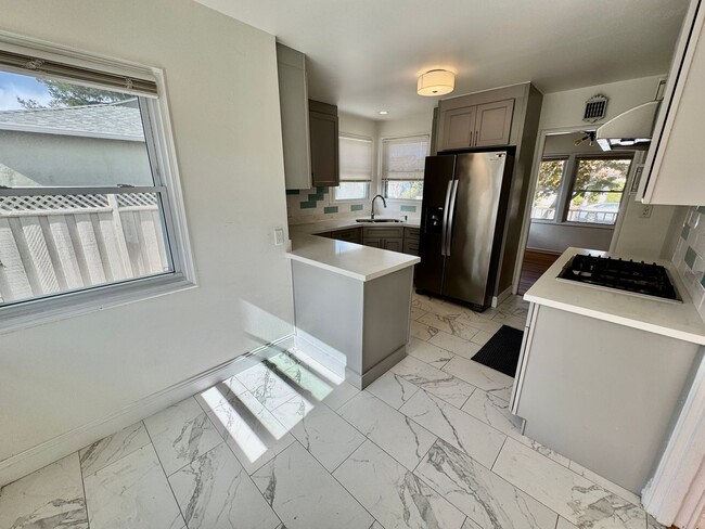 Building Photo - Remodeled 3Bed/2Bath Home in San Leandro –...