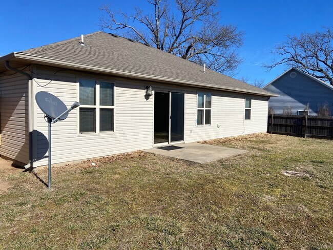 Building Photo - Single-Family Home in Evergreen Ridge, Hollister