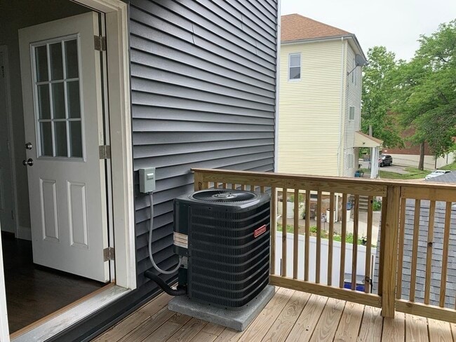 Building Photo - 20 Meadow St