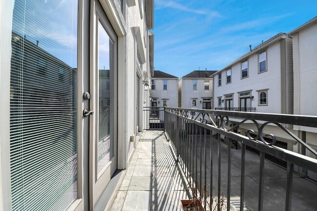 Building Photo - 5711 Kiam St