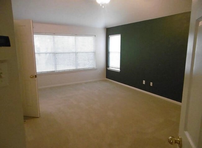 Building Photo - 1106 Kerri Ct
