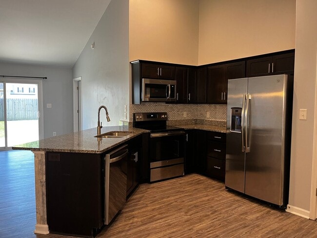 Building Photo - Beautiful home in Croatan Crossing