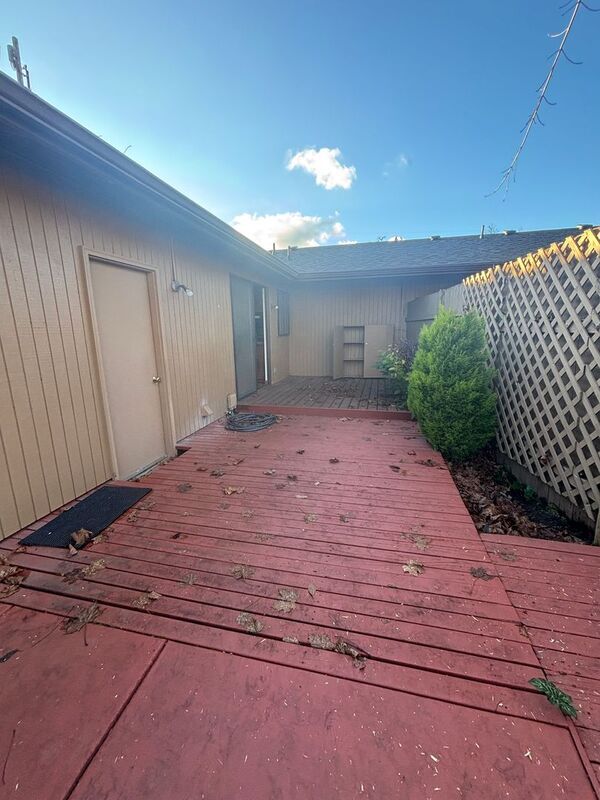 Building Photo - 1215 Brickley Rd