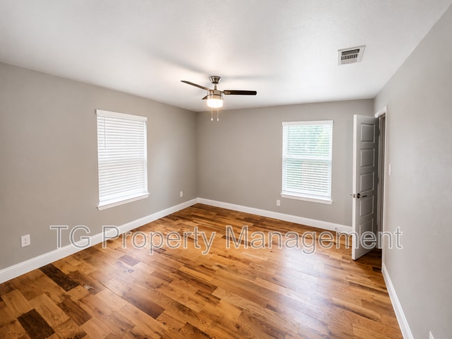 Building Photo - 3825 Dismount St