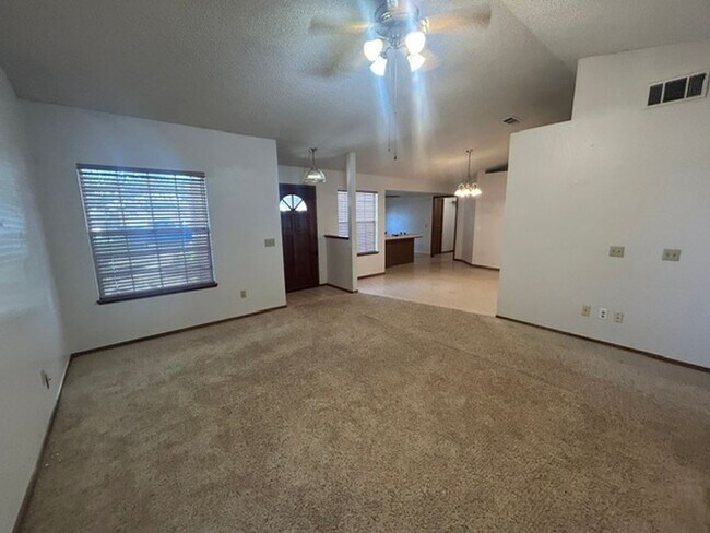 Building Photo - 6025 W Paradise Ave