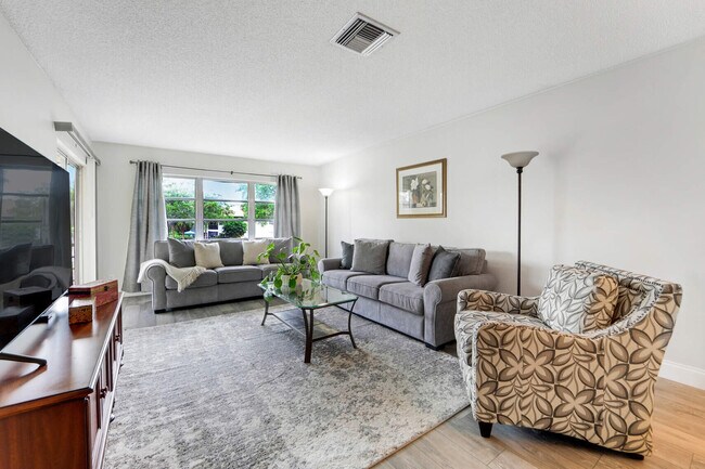 Building Photo - 5890 Sugar Palm Ct