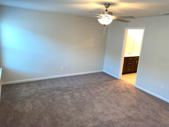 Building Photo - 1642 Villageside Ct