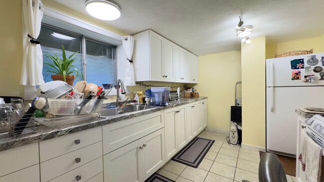 Building Photo - Lakefront One Bedroom on Westside Olympia ...