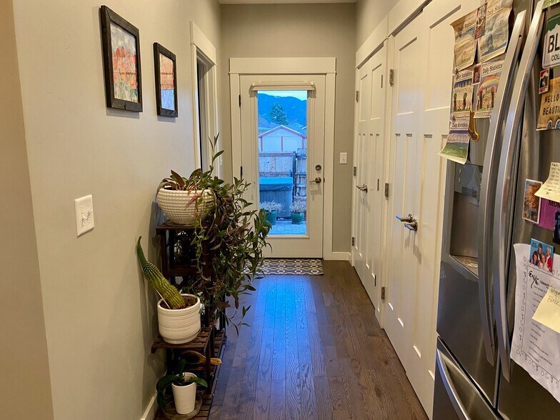 pantry - 151 Starbuck Cir