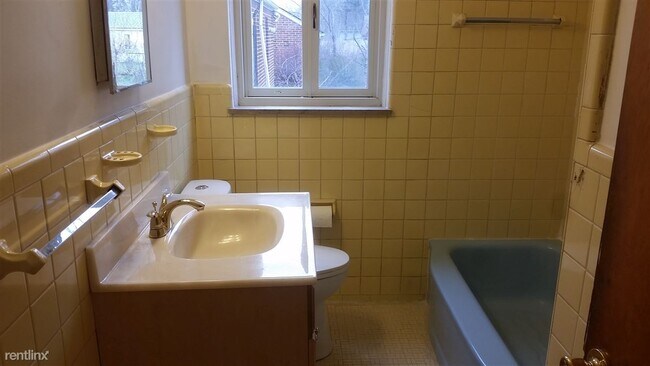 Building Photo - 3 br, 2.5 bath House - 17134 Sunderland Rd