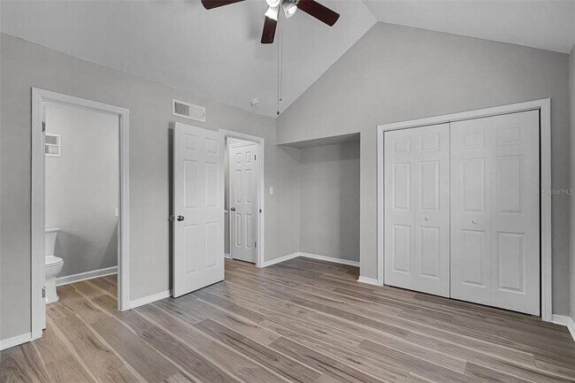 Building Photo - 1252 Villa Ln